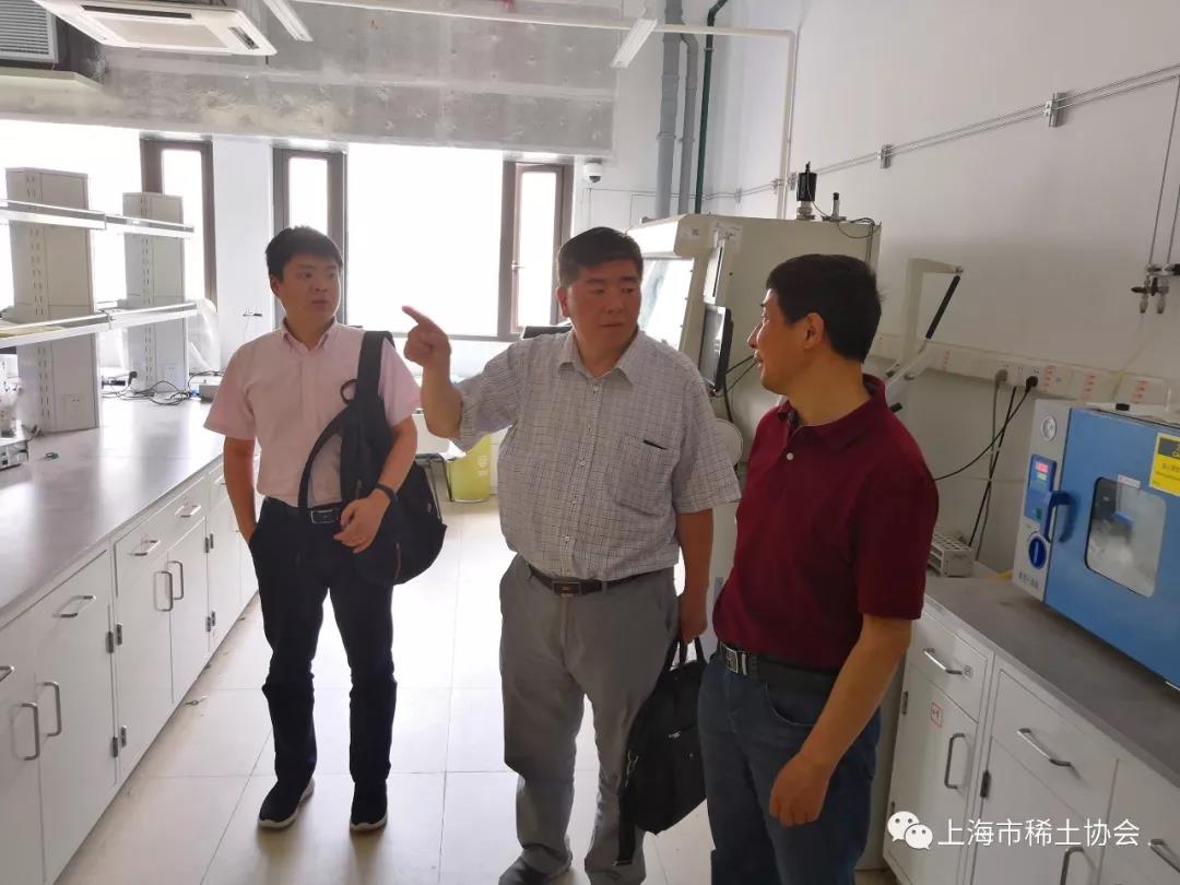 上海稀土两会对复旦大学化学系和上海大地熊公司进行调研 上海稀土两会对复旦大学化学系和上海大地熊公司进行调研